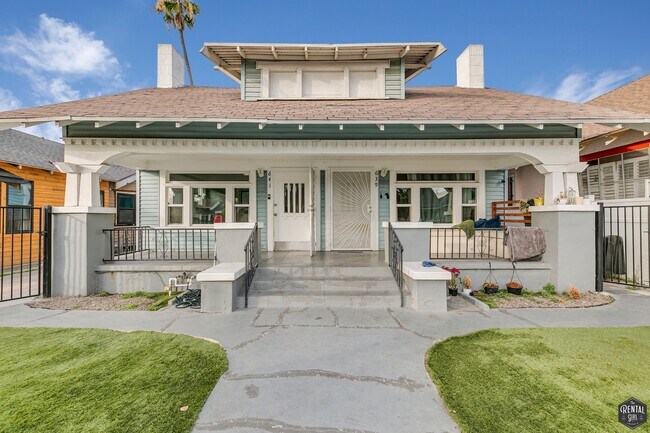 Building Photo - 641 W 43rd St