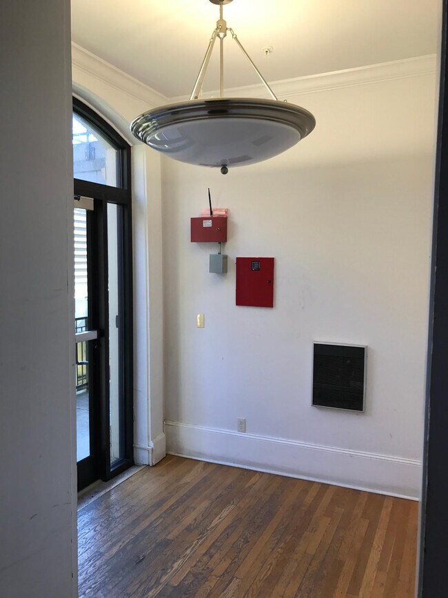 Building Photo - 380 S Upper St