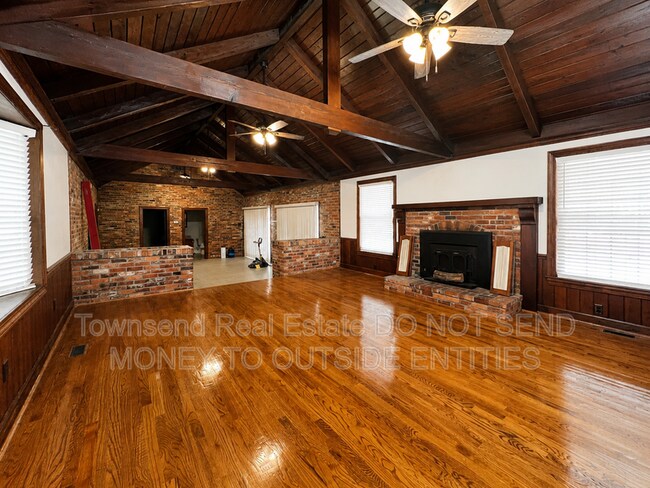 Building Photo - 3316 Cliffdale Rd