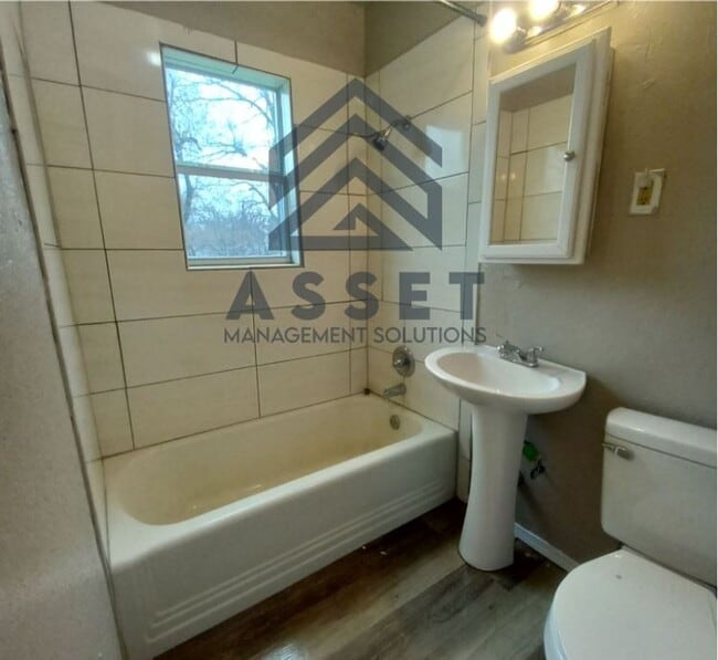 Building Photo - Cute 2 Bedroom Home Available for Lease & Rent to Own!