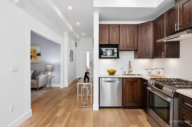 Building Photo - 327 Arlington St