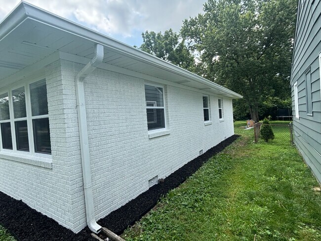 Building Photo - 2831 Walker Ave