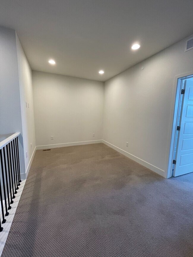 Building Photo - 3bed/3.5bath Townhouse in Downtown Superior - Available August!