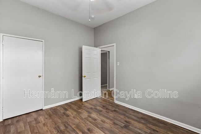 Building Photo - 6916 Moellenhoff St