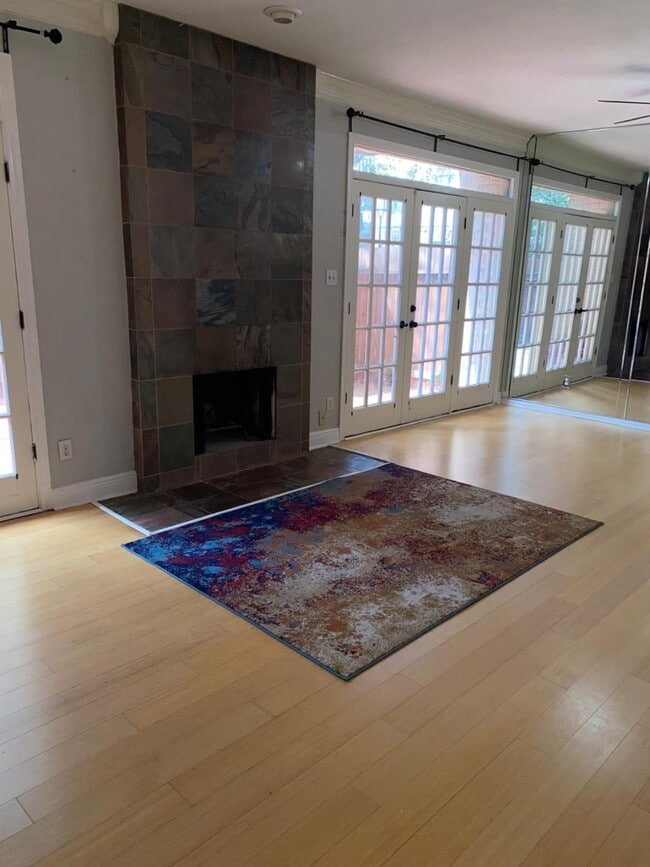 Building Photo - 2100 Tanglewilde St