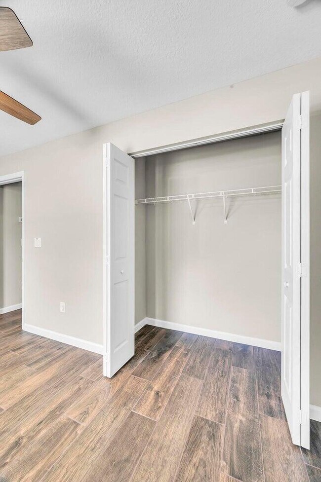 Building Photo - 574 NW Bayshore Blvd