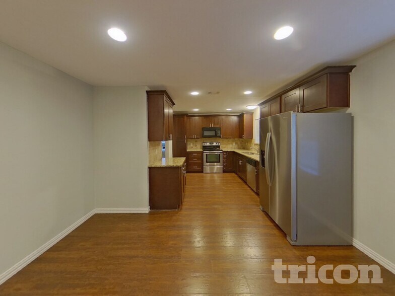 Building Photo - 126 Tharp St