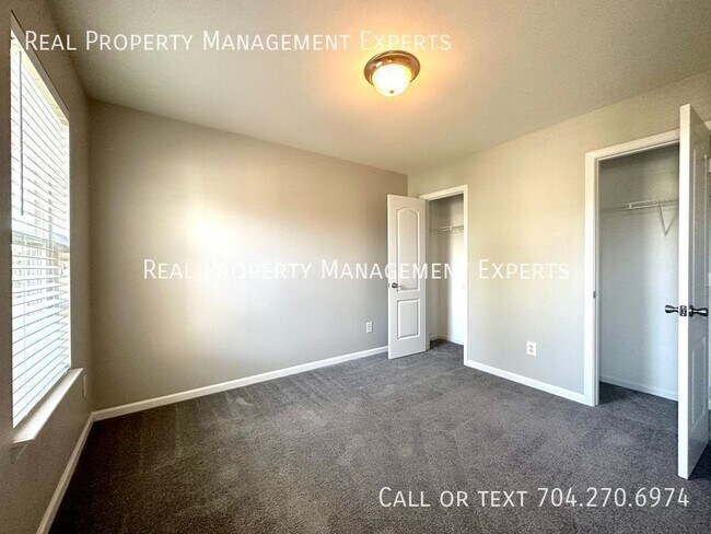 Building Photo - 14221 Lake Crossing Dr