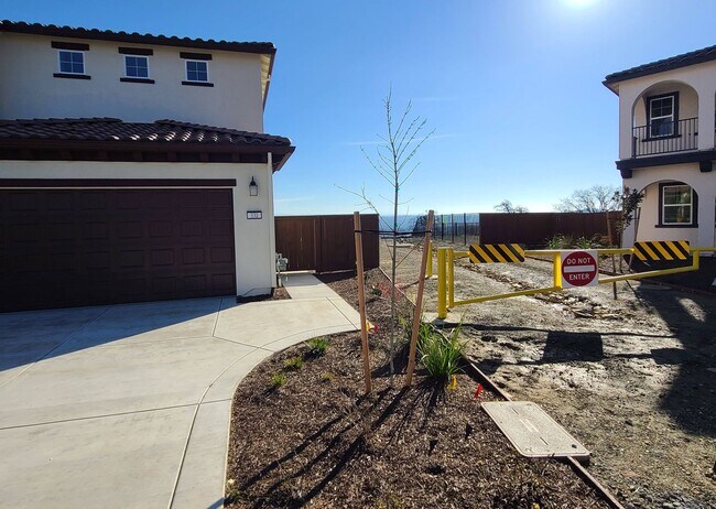 Building Photo - BEAUTIFUL BRAND NEW "NEXT-GEN" HOME W/ SOLAR & SIERRA VIEWS!!