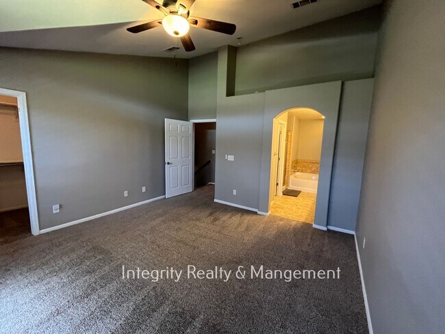 Building Photo - 1496 Royal Troon Dr