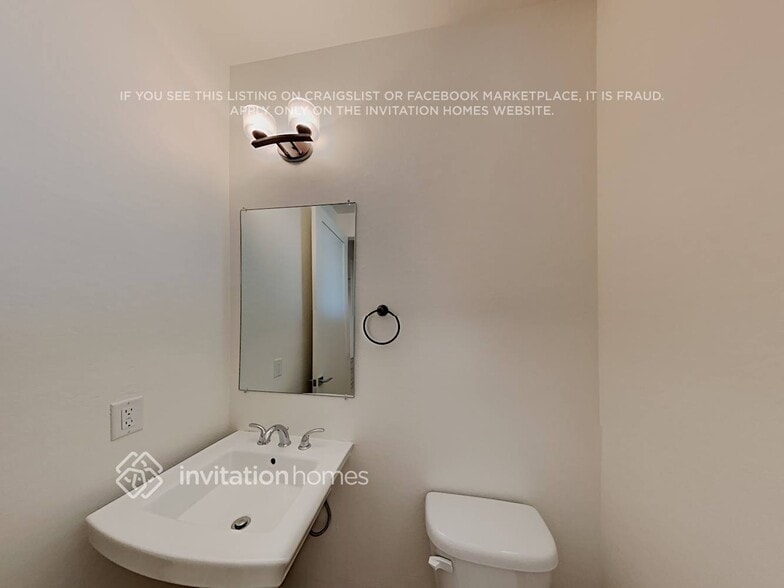 Building Photo - 16505 S 10th St