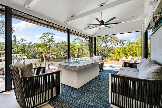 Building Photo - 2500 Monterey St