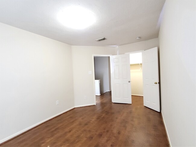 Building Photo - 14034 Maximos Dr