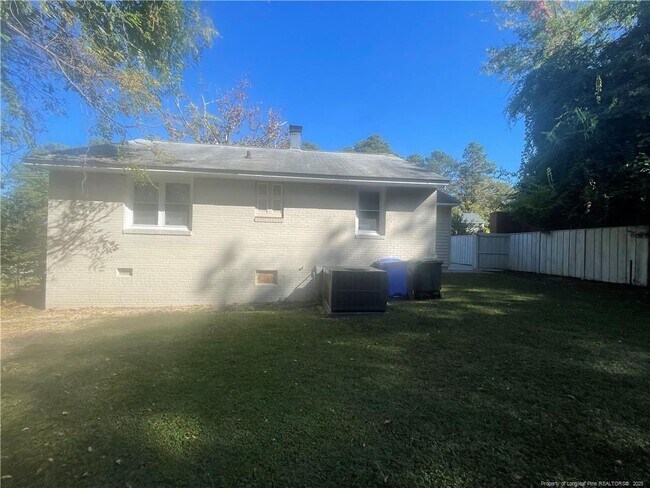 Building Photo - 458 McBain Dr