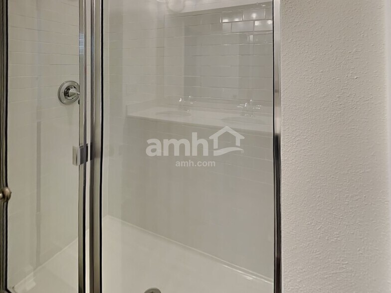 Building Photo - 33817 Widman Way