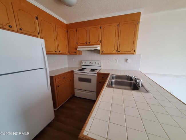 Building Photo - 3805 Sterling Pointe Dr