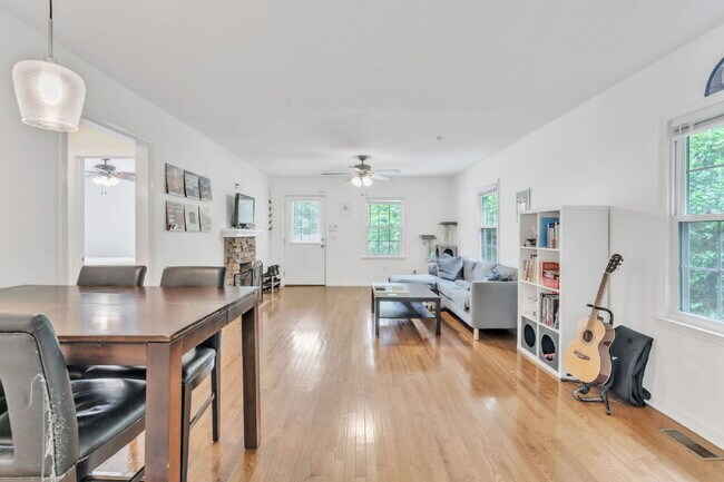 Building Photo - Quaint 3-Bedroom Retreat with Fireplace & ...
