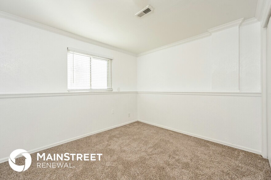 Building Photo - 17476 E Plateau Dr