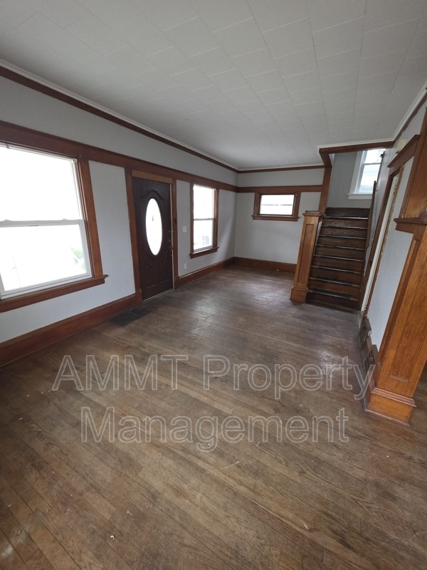 Building Photo - 1837 Grande Ave SE