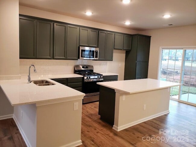 Building Photo - 543 San Marco Dr