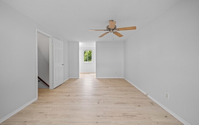 Building Photo - Discover Your Dream Home: Modern Comfort M...