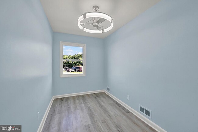 Building Photo - 3 Bedroom Beautiful Home