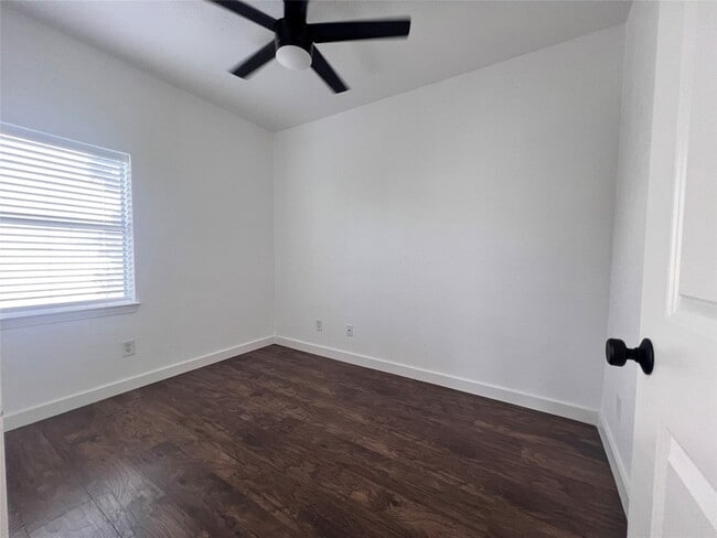 Building Photo - 415 Fairview St