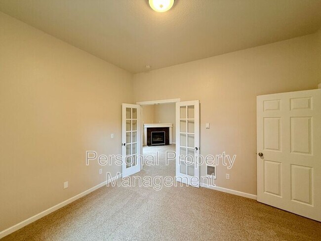 Building Photo - 409 W McLoughlin Blvd