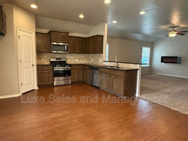 Building Photo - 2408 Alta Vista Ln