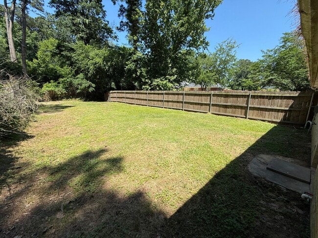 Building Photo - 2-bed/1-bath Duplex