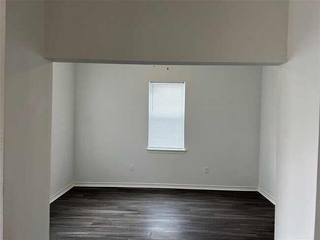 Building Photo - 503 Waco St