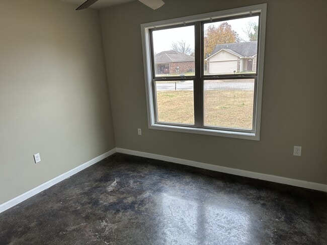 Building Photo - 402 Kiersen Ln