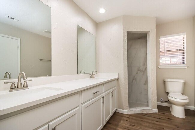 Building Photo - 2210 Dristone Dr