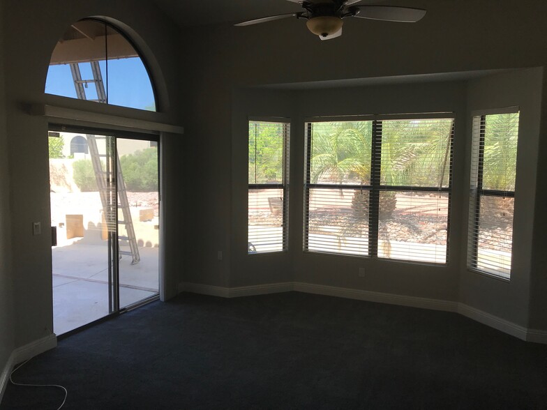 Master - 1502 E Estrid Ave