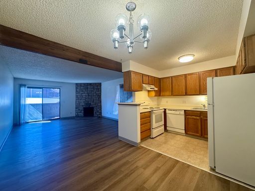 Building Photo - Lovely 1 Bedroom, 1 Bathroom Lakewood Condo! Community POOL!!!