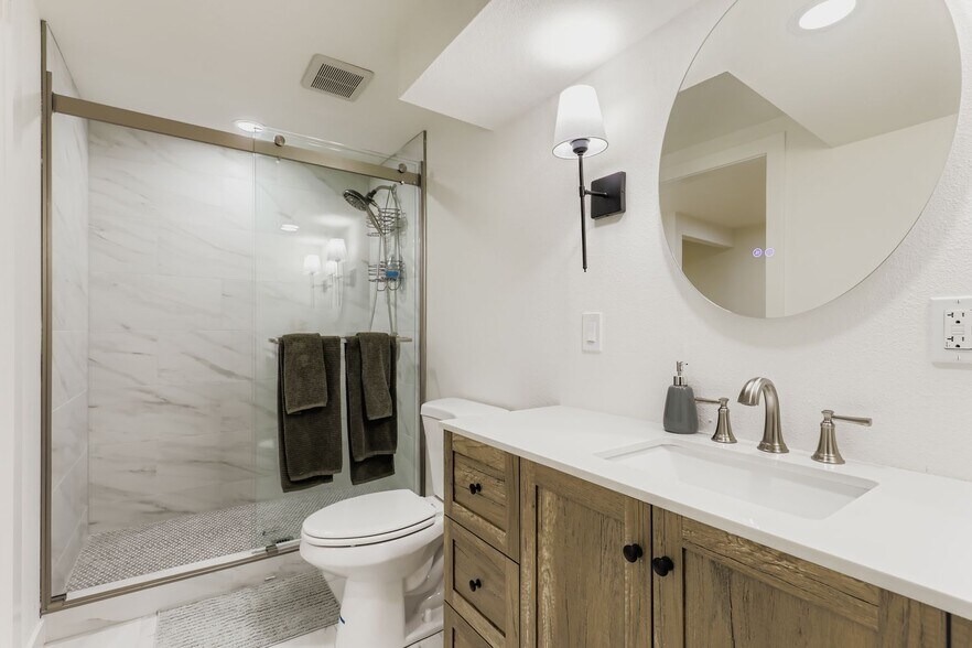Lower Level Ensuite Bathrooom - 3540 Newport St