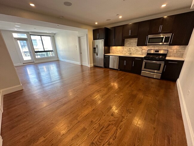 Building Photo - 263 W 2nd St