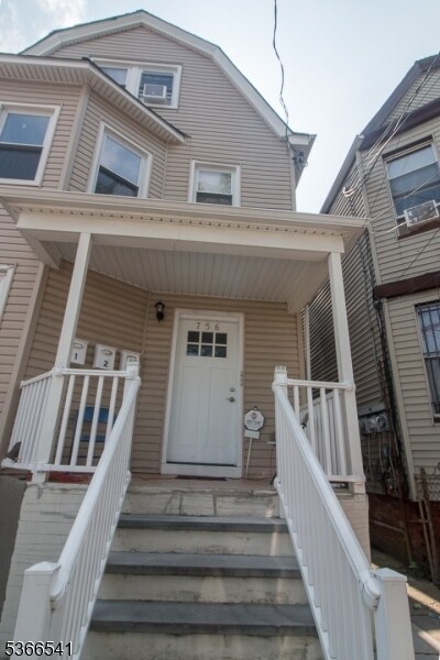 Primary Photo - 756 S 17th St