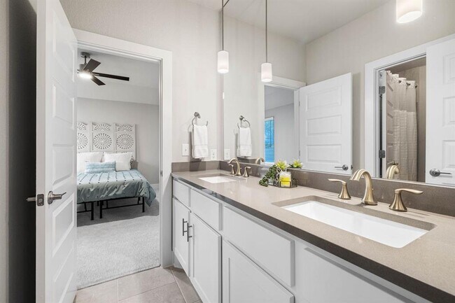 Building Photo - 708 Pinnacle Dr