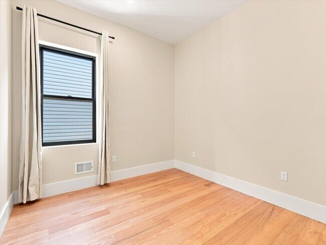 Building Photo - 220 Freeman Ave