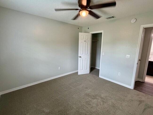 Building Photo - 4633 Ridge Pointe Dr