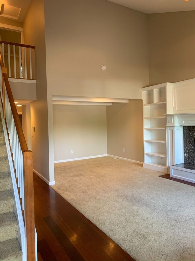 Building Photo - Large Four Bedroom House in Newberg