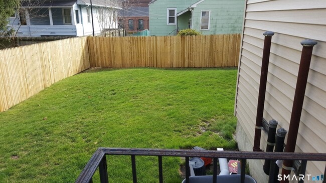 Building Photo - 71 1/2 Park Ave