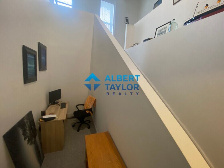 Building Photo - 24 Isabella St