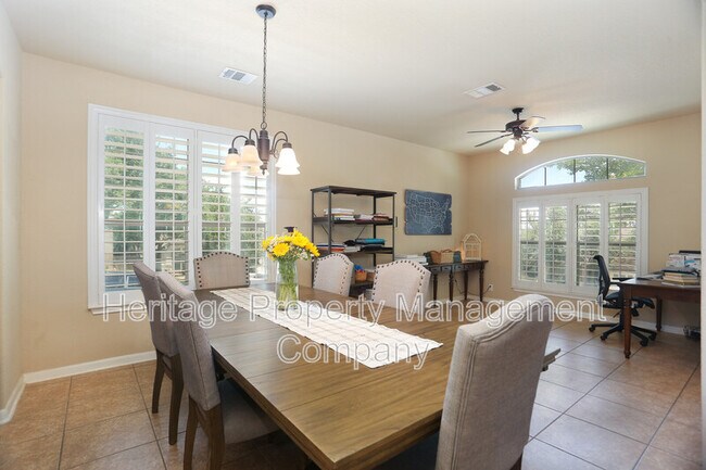 Building Photo - 611 Oxalis
