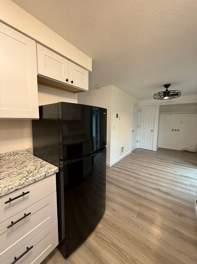 Building Photo - Weber - Seaside