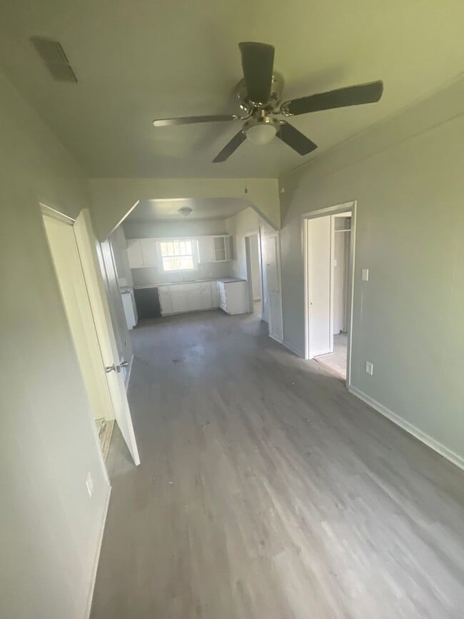 Building Photo - 3 bedroom, 2 bath