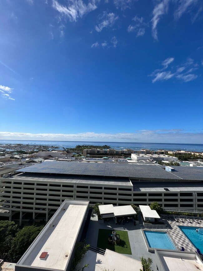 Building Photo - ** 2 BEDROOM 2 BATH** 2 covered PARKING, O...