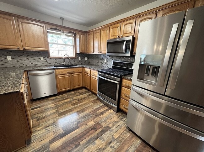 Building Photo - LEASING