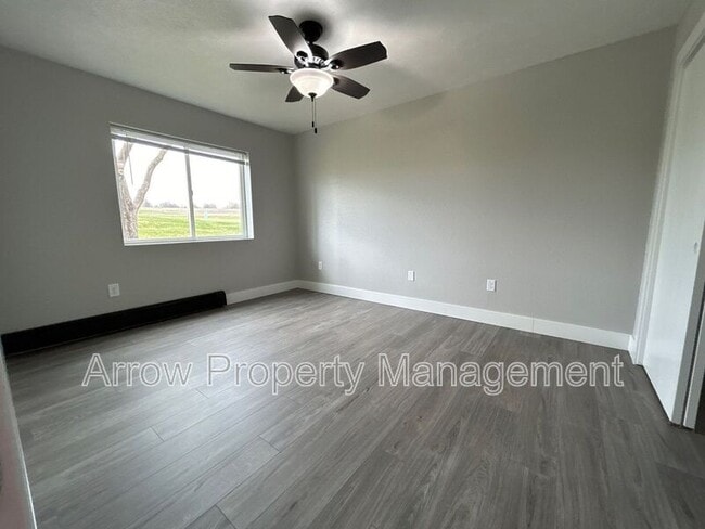 Building Photo - 940 27th St